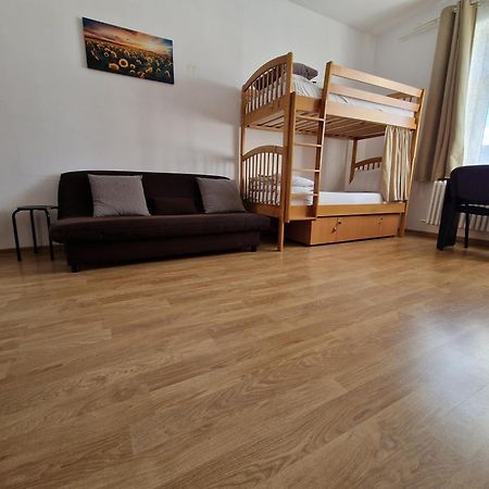 Hostel Andrei Iasi Buitenkant foto