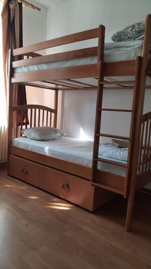 Hostel Andrei Iasi Buitenkant foto