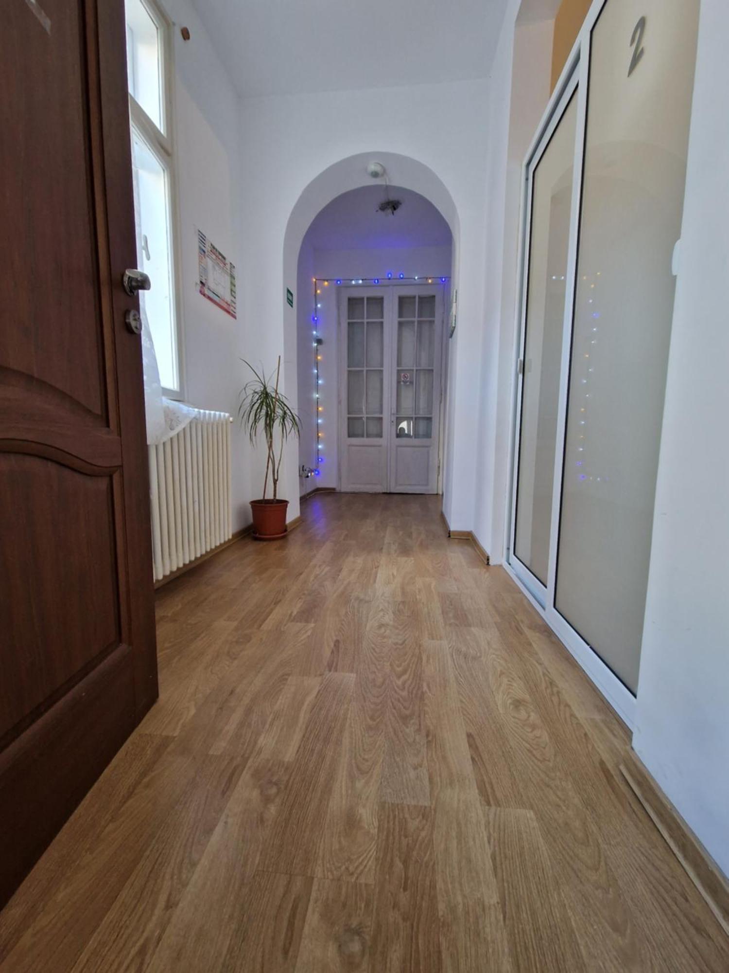 Hostel Andrei Iasi Buitenkant foto