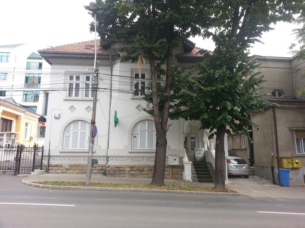 Hostel Andrei Iasi Buitenkant foto